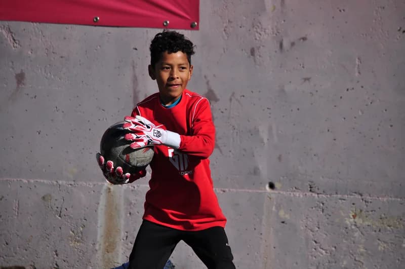 Guantes de portero profesionales de Goalkeeper Academy disponibles en la tienda online